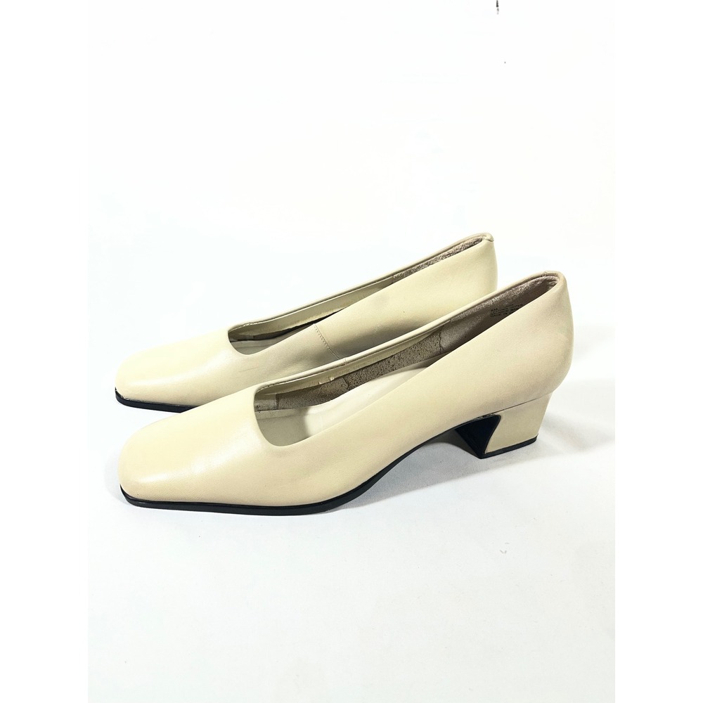 Aerology by Aerosoles Square Toe Low Block Heel Pumps Women 8 Cream Professional